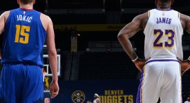 NBA交易截止日：雄鹿队与火箭、鹈鹕三方交易谈判揭秘